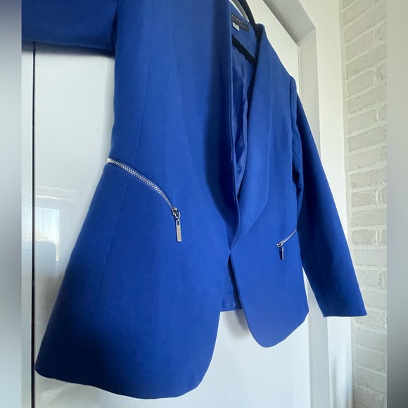 Tahari Sapphire Blue Blazer, size 8. - Picture 8 of 8